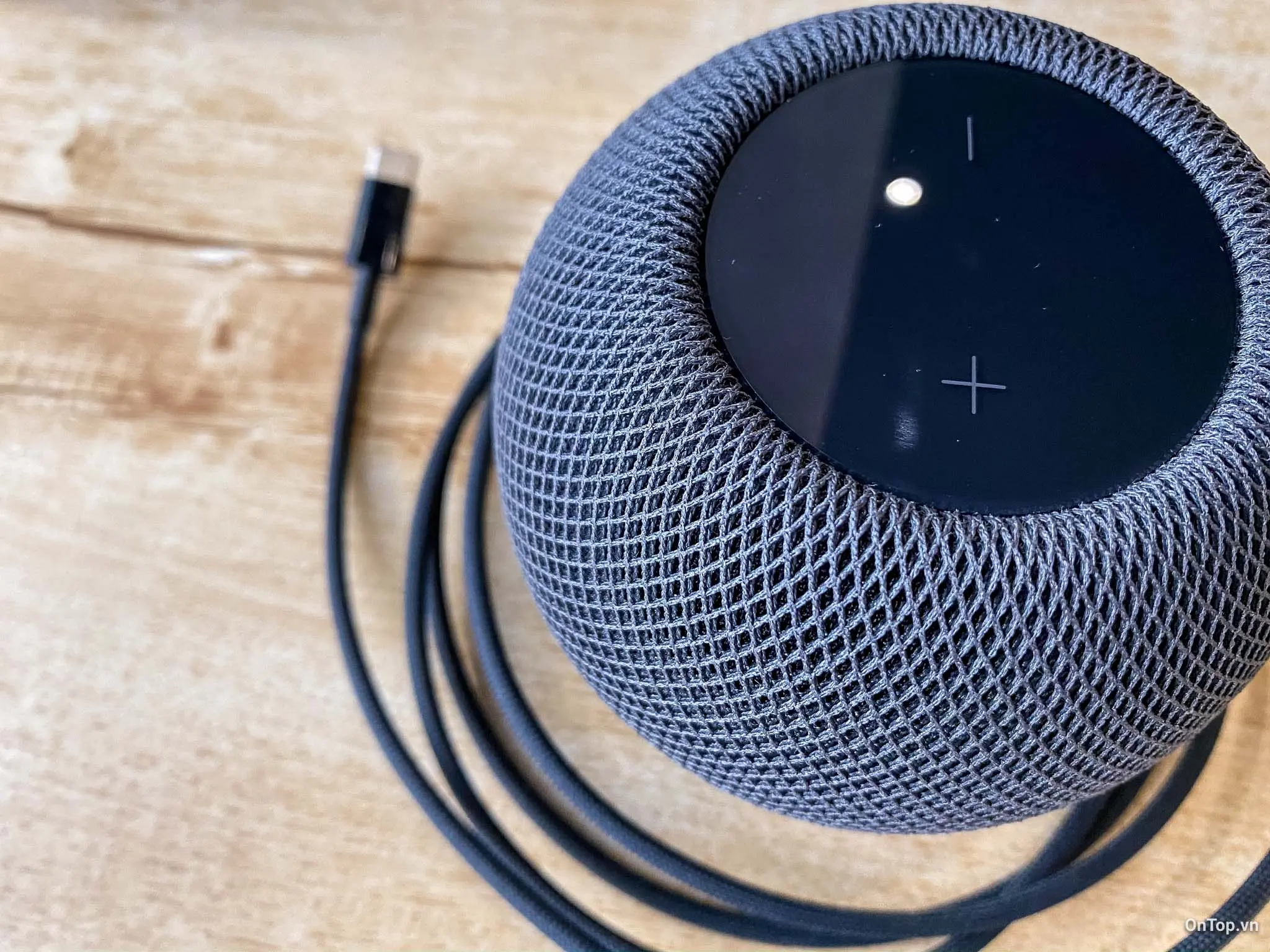 Cận cảnh bề mặt của loa HomePod mini