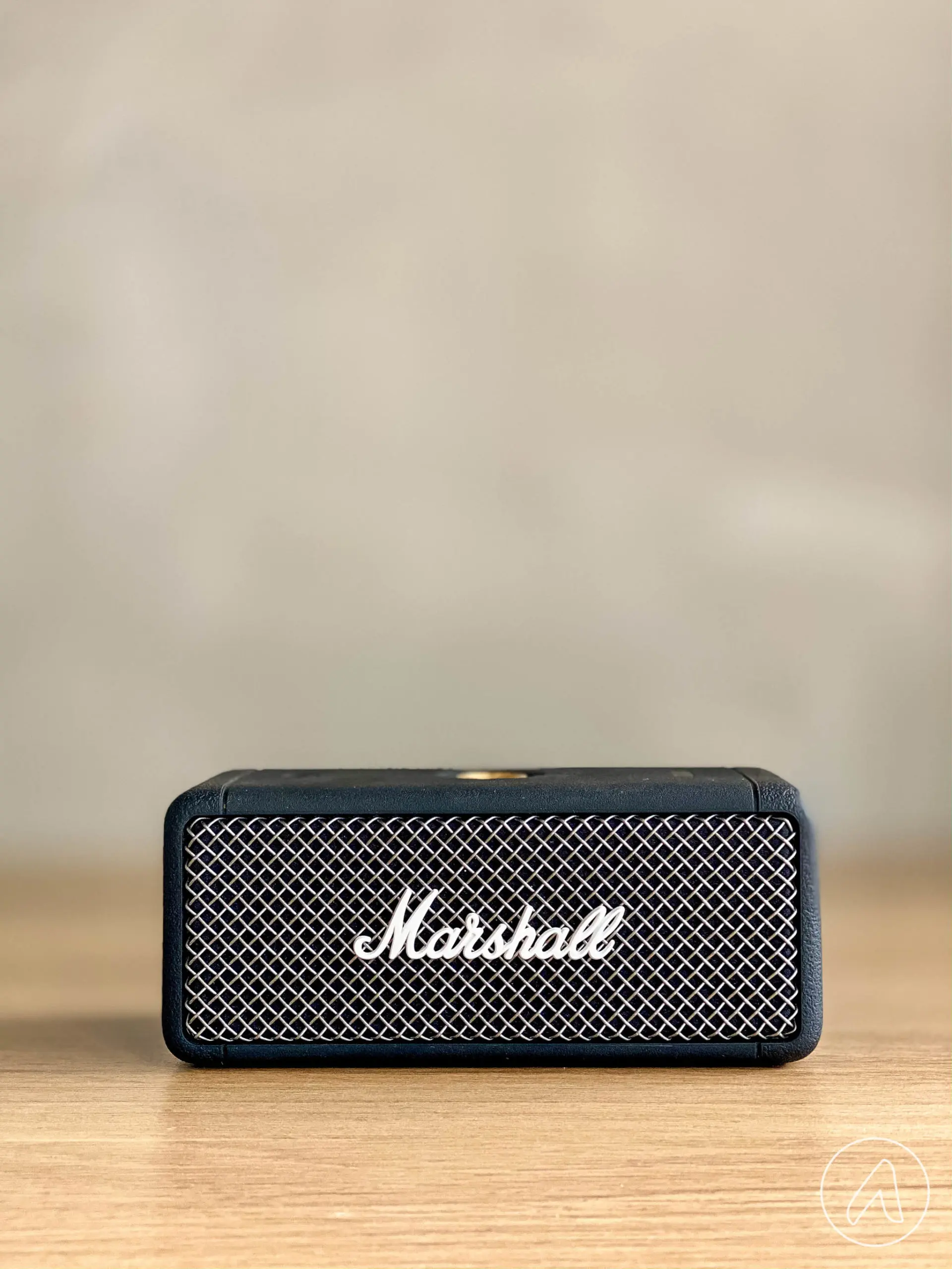 Mặt trước loa Marshall Emberton