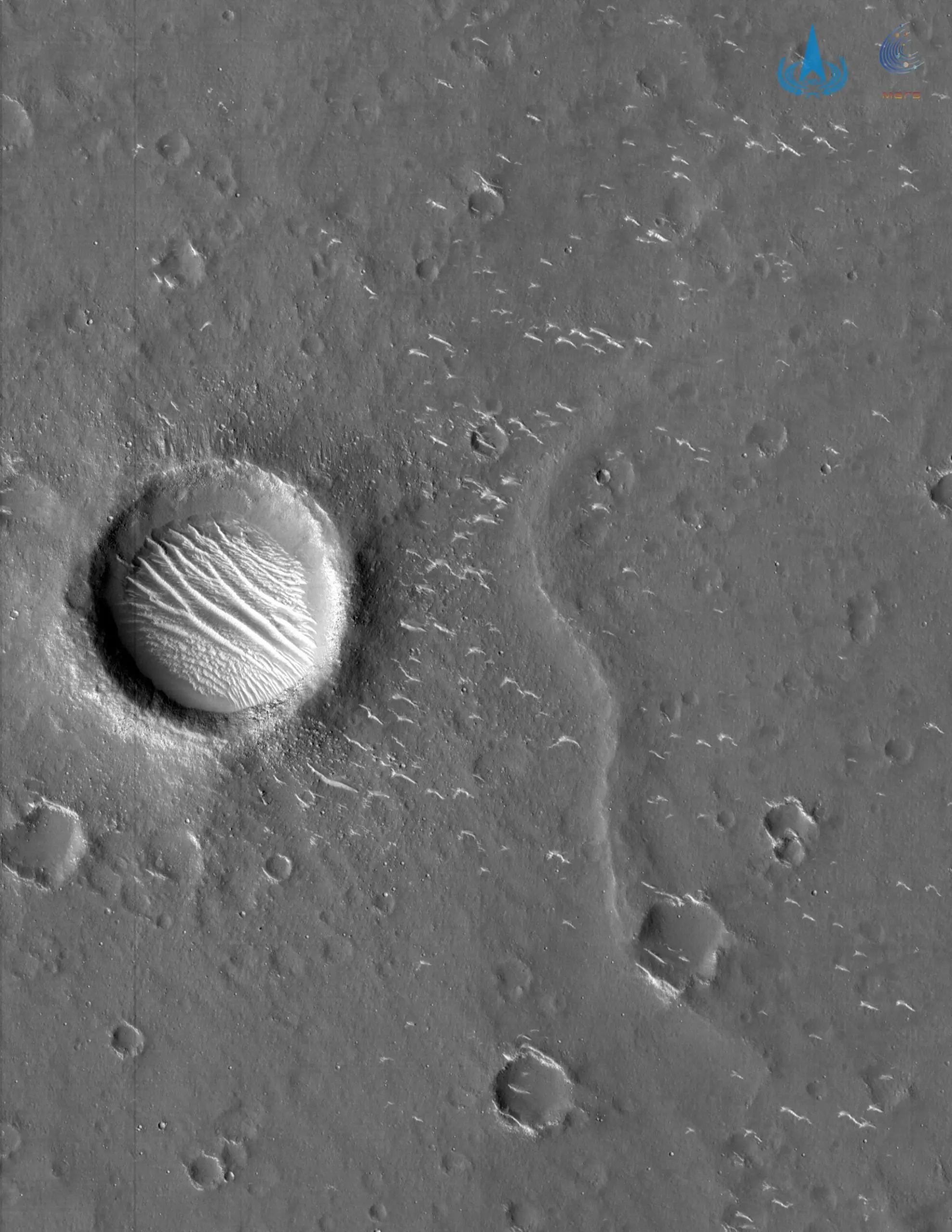 Ảnh khu vực Utopia Planitia chụp bởi tàu Tianwen-1 ở độ cao khoảng 350 kilometer (Ảnh: CNSA)