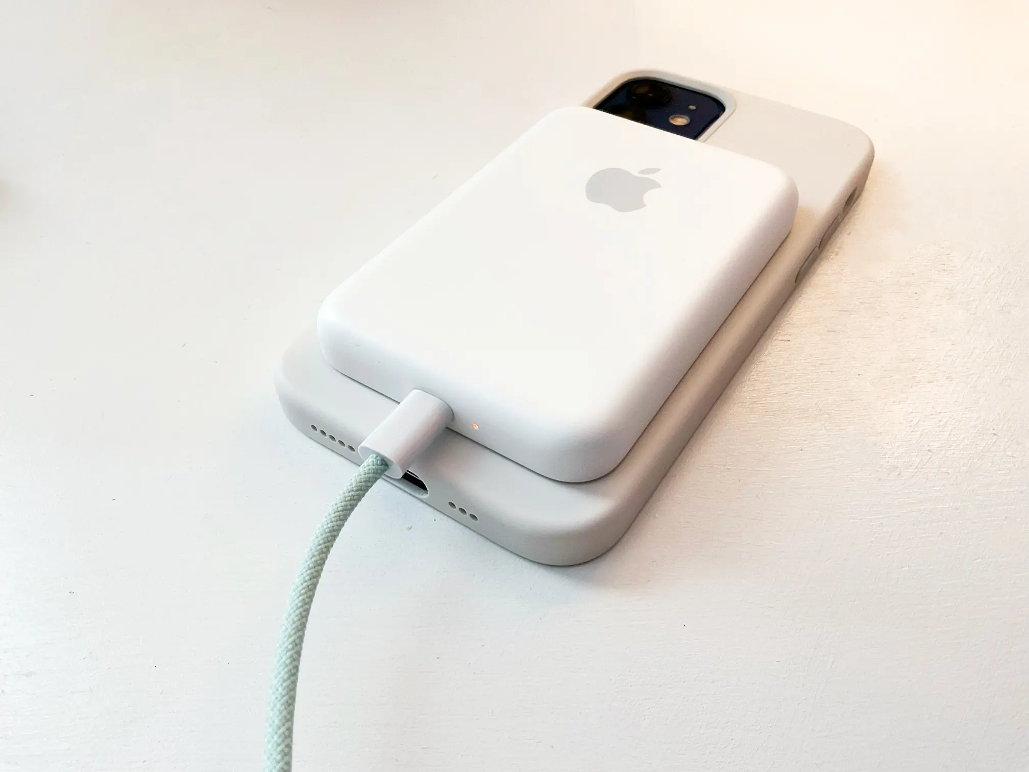 Ảnh thực tế Apple MagSafe Battery Pack