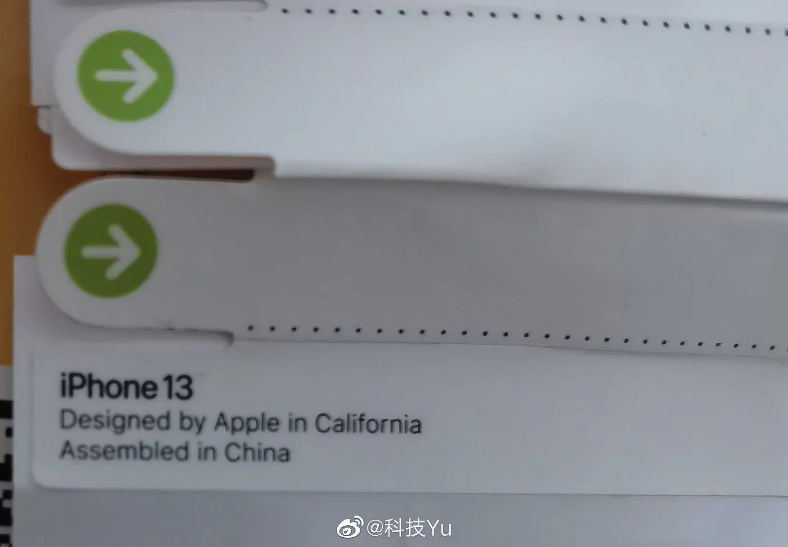 Tên gọi iPhone 13 xuất hiện trên seal sản phẩm