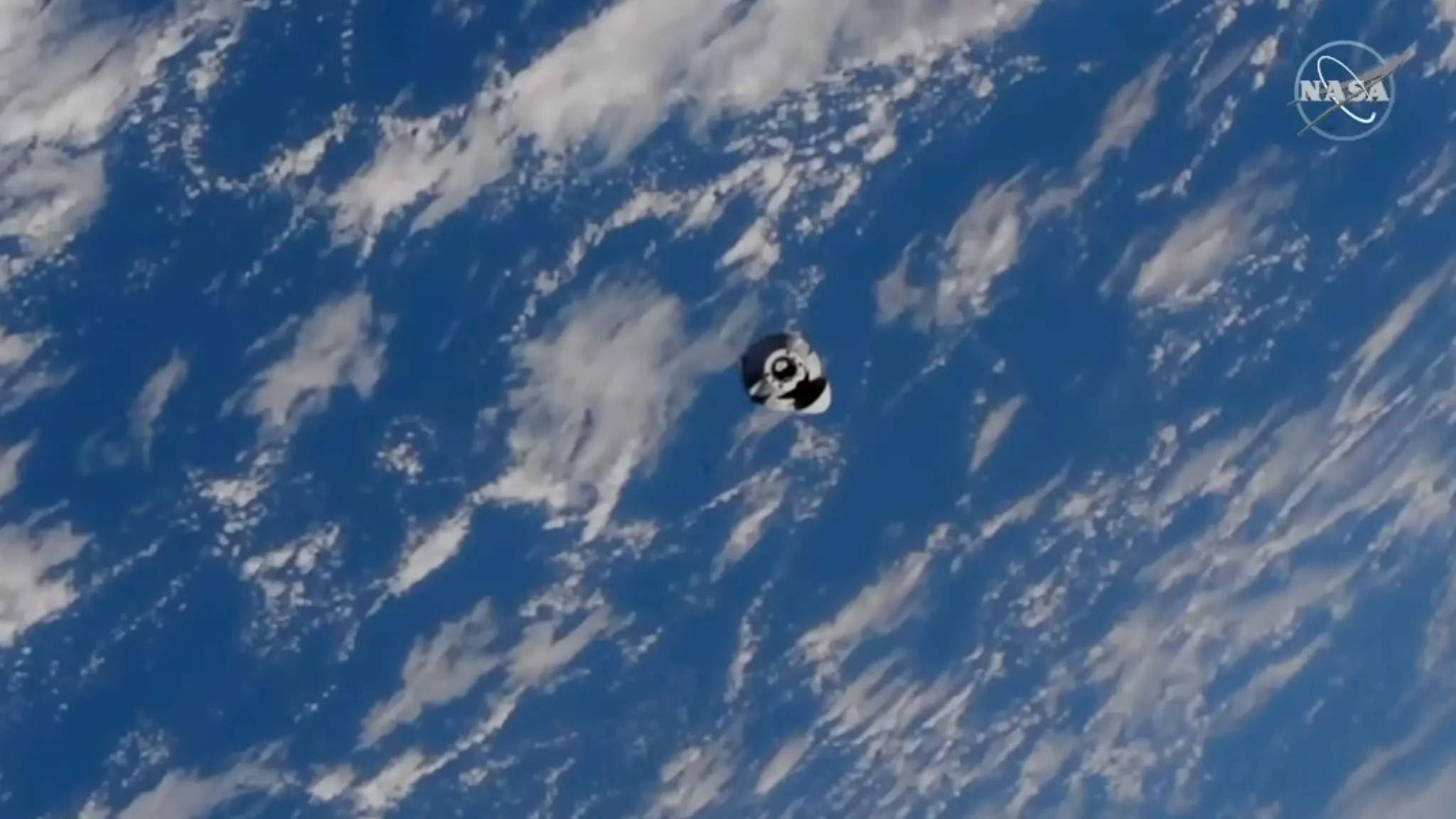 Tàu Dragon của SpaceX đã ghép nối thành công với trạm không gian ISS, hoàn tất đơn hàng 2,2 tấn