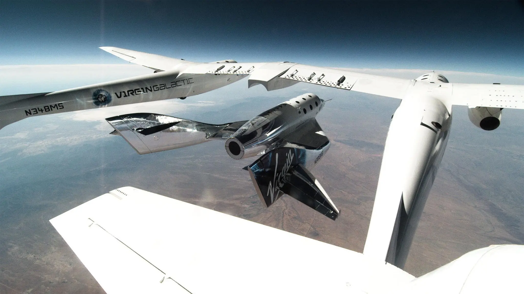 FAA ra lệnh cấm bay đối với Virgin Galactic để hoàn tất điều tra chuyến bay trước đó.

Ảnh: Máy bay SpaceShipTwo lúc vừa tách ra khỏi tàu mẹ. Credit: Virgin Galactic.