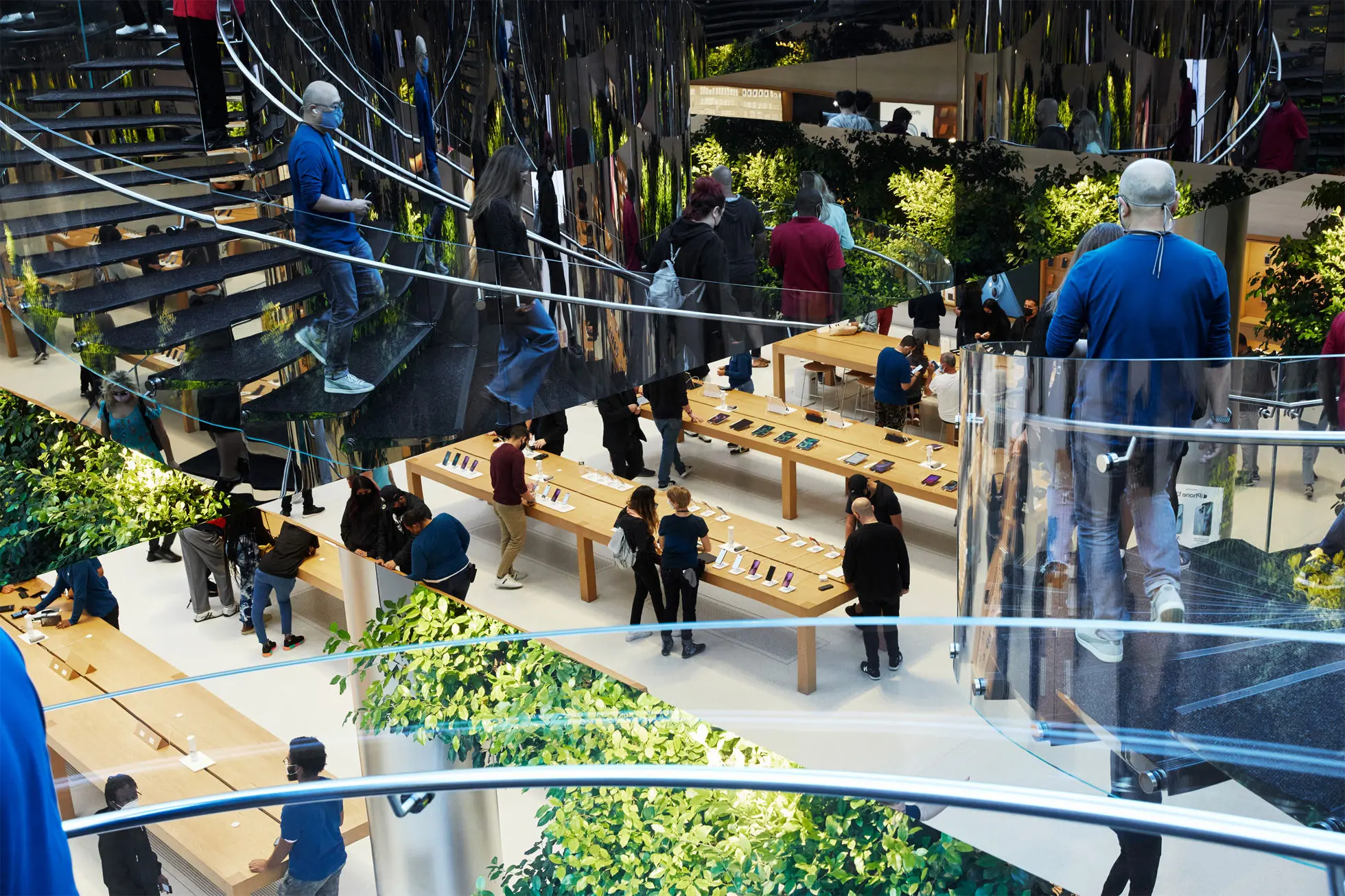 ontop.vn Apple iPhone iPad Availability 5th Ave staircase 02 09242021