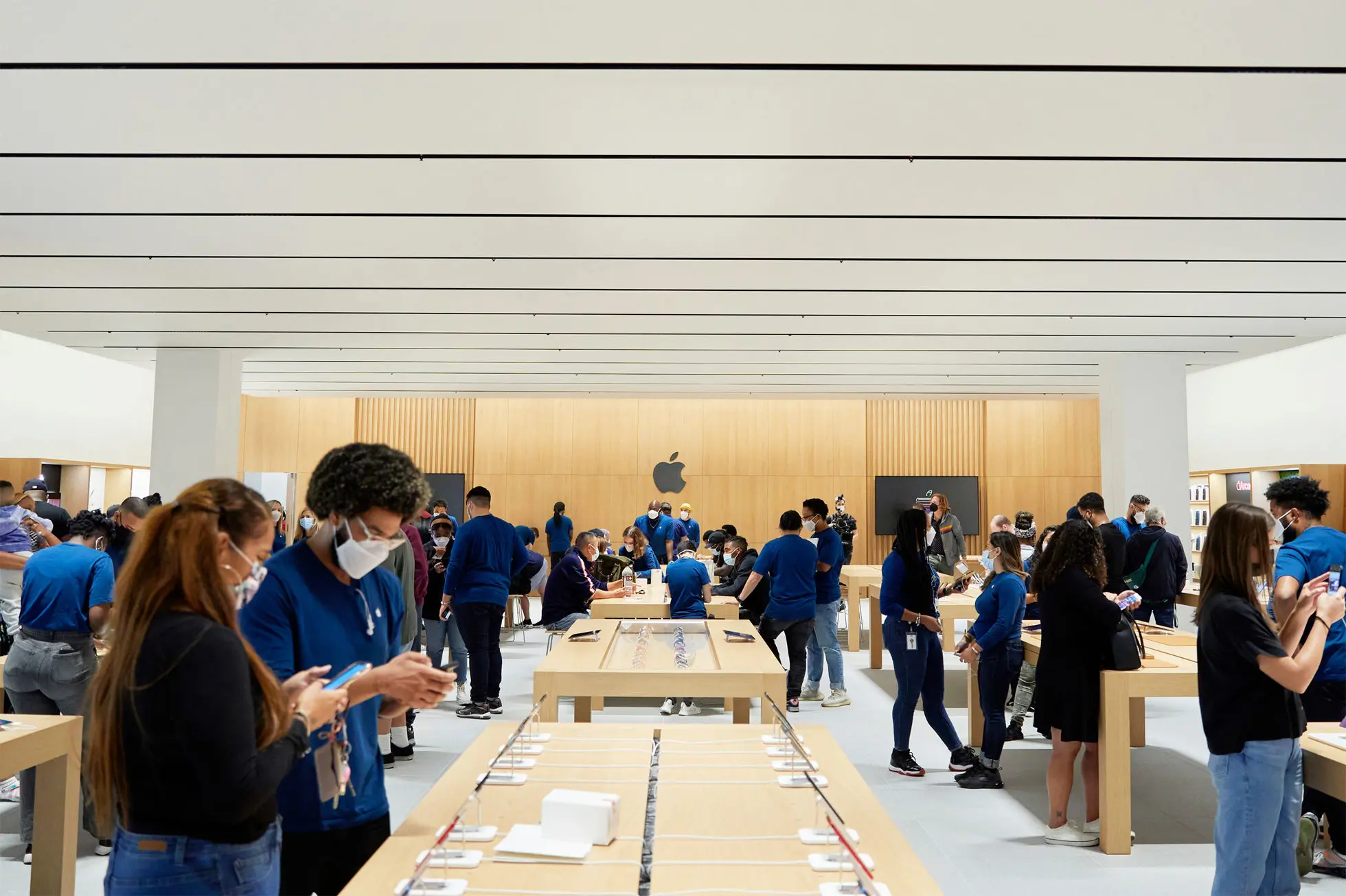 ontop.vn Apple iPhone iPad Availability Bronx Store Interior 09242021