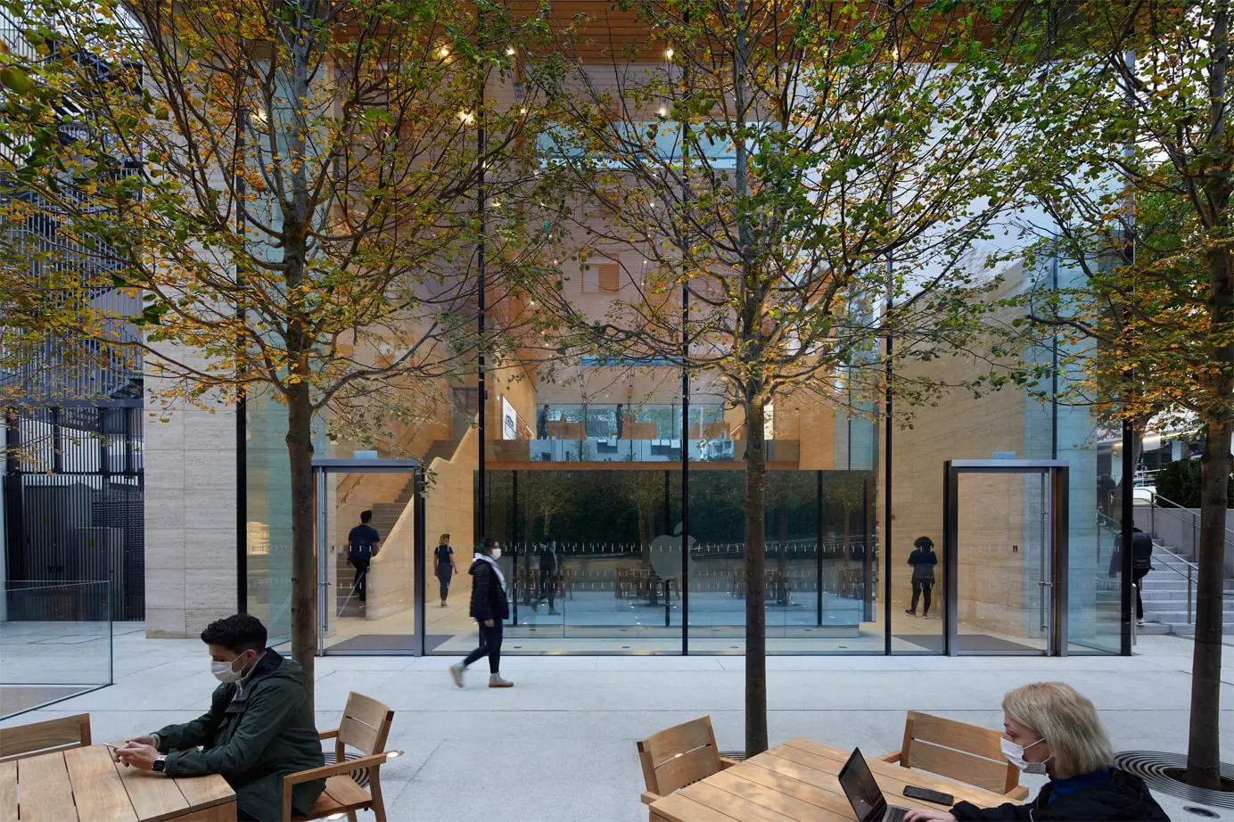 Apple Bağdat Caddesi, Istanbul, Turkey khai trương vào thứ 6, 22 tháng 10