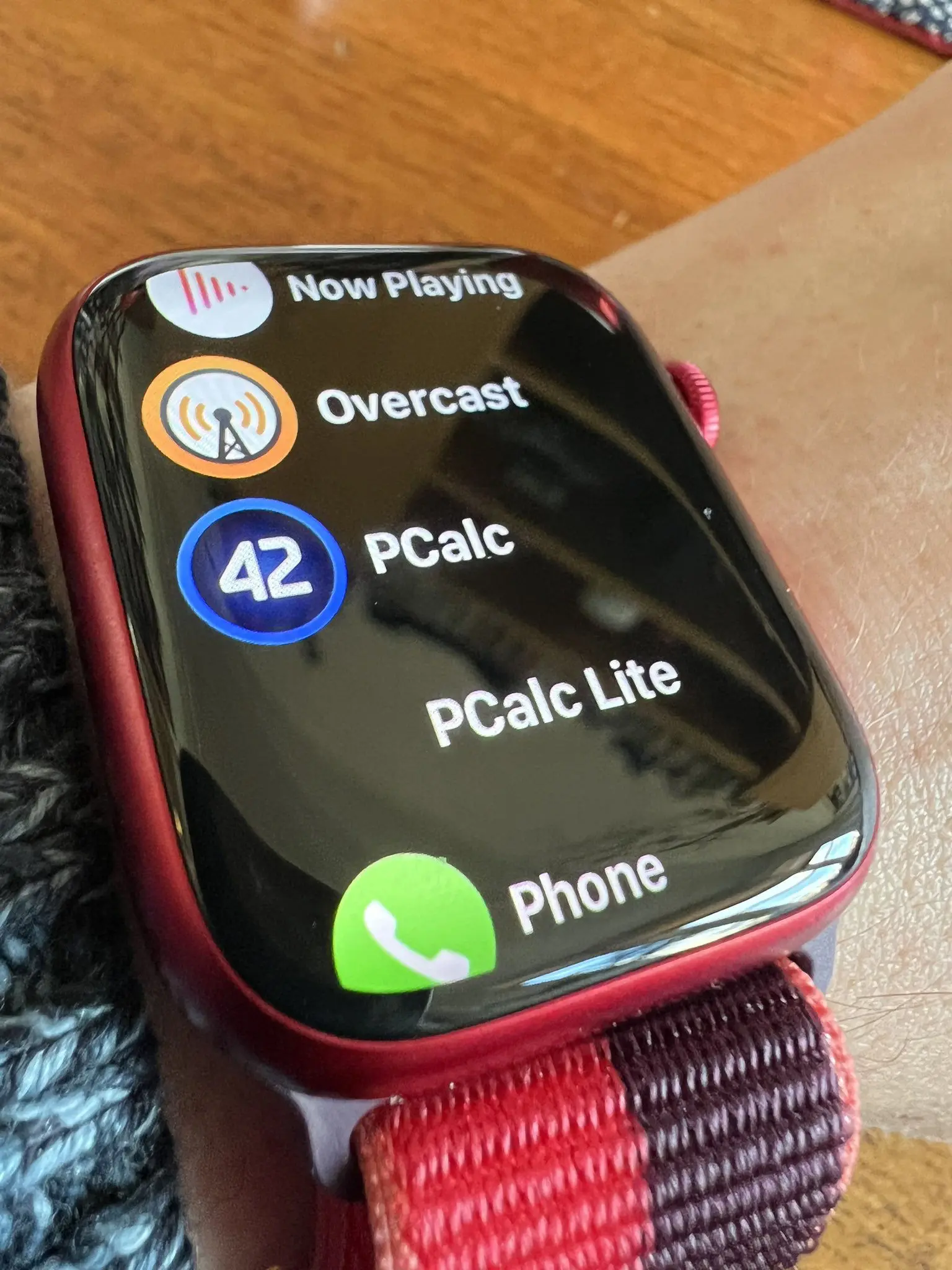 Apple Watch Series 7 gặp lỗi không hiển thị ứng dụng bên thứ 3