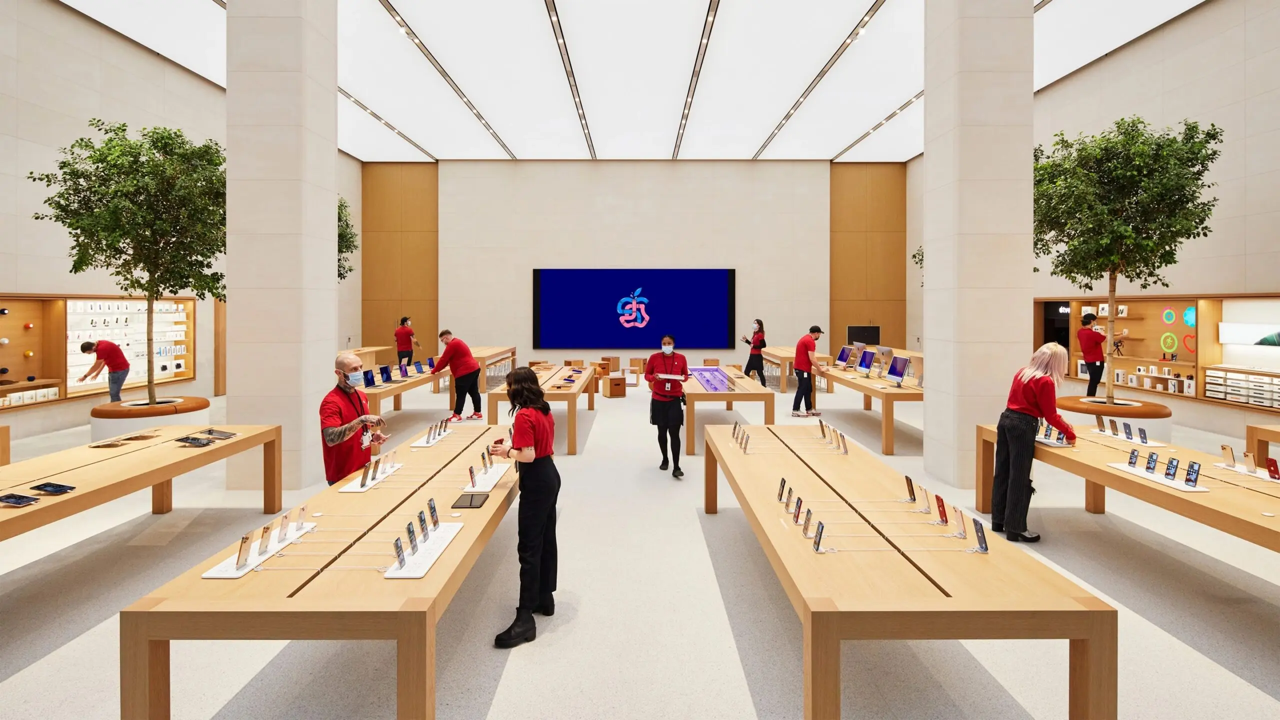 Hình ảnh bên trong cửa hàng Apple Store thứ hai tại Berlin