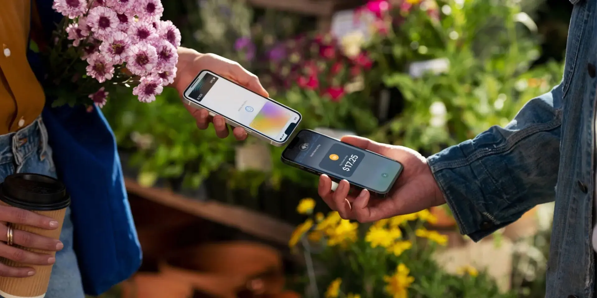 Apple ra mắt tính năng Tap to Pay dùng iPhone để thanh toán tiền cho nhau không cần chạm