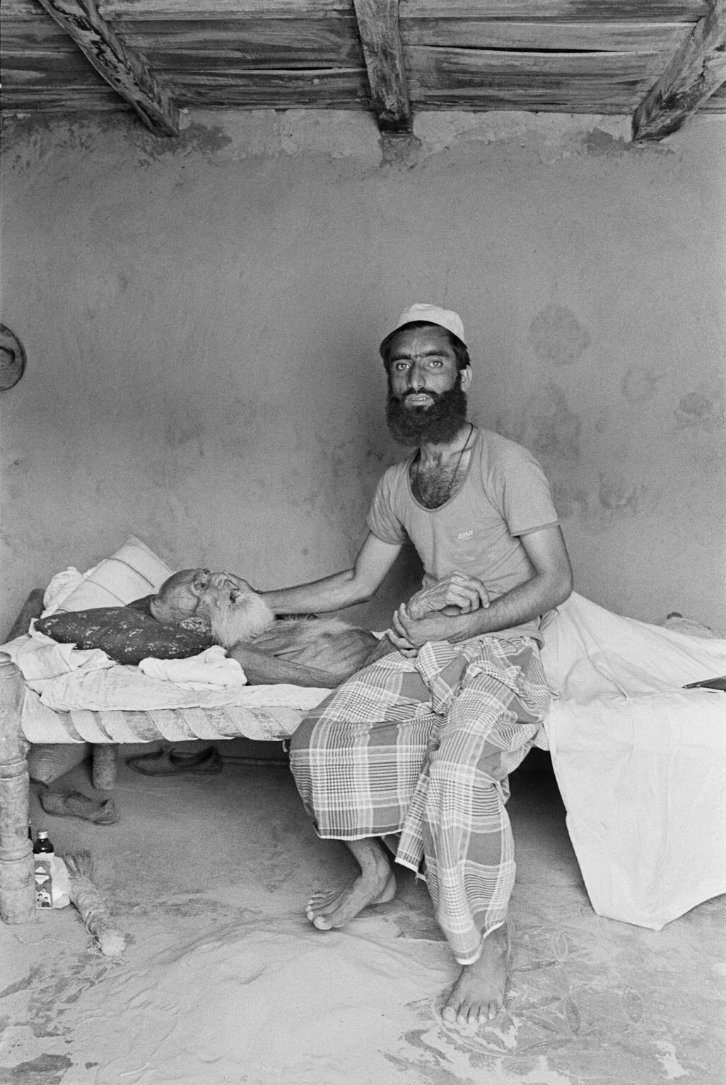 Gauri Gill ‘Mir Hasan with his grandfather Haji Saraj ud Din oldest member of the community in his last days Barmer from the series ‘Notes from the Desert 1027x1536 1