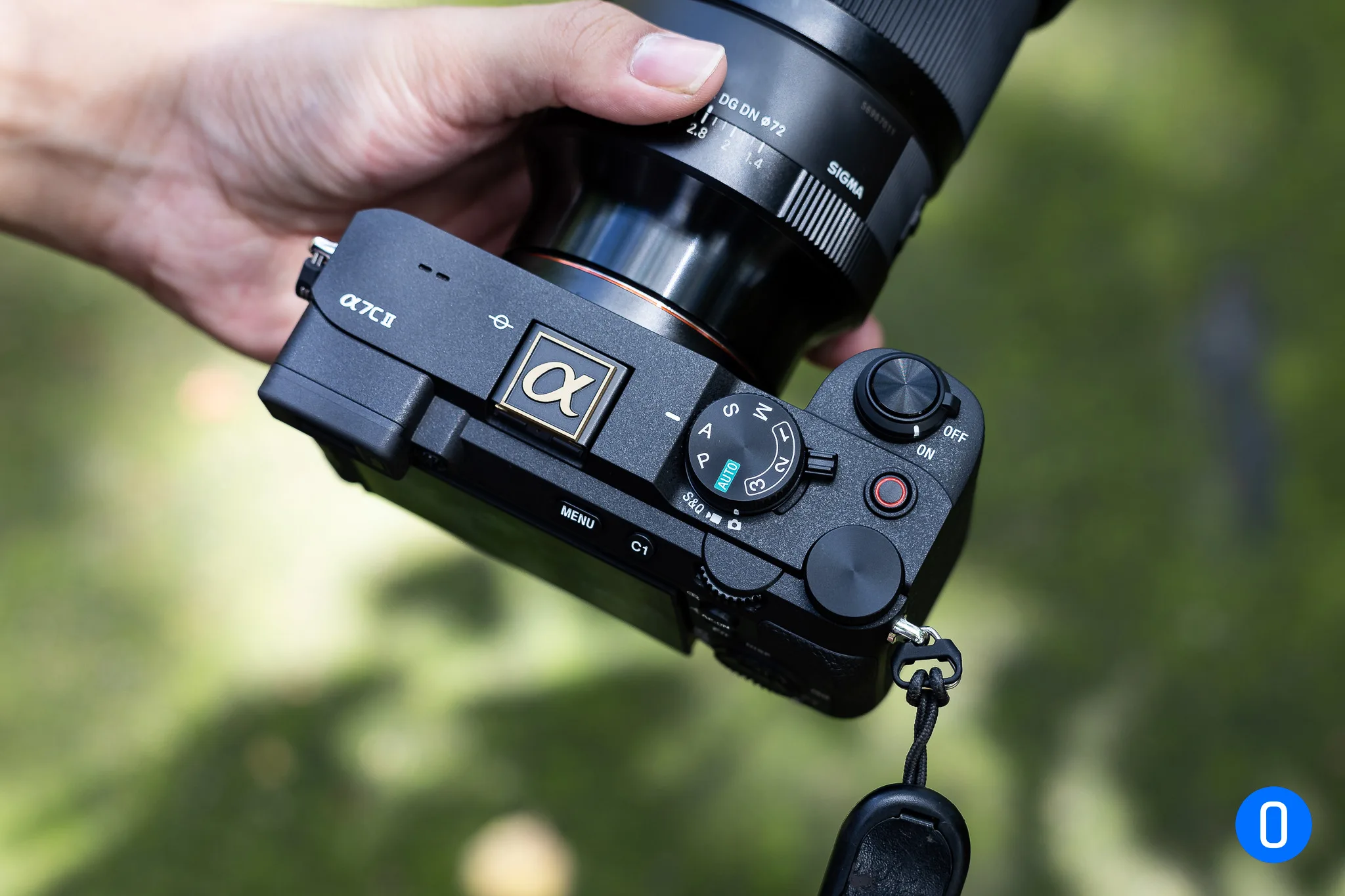 Hand on Sony a7C II Ontop.vn 03