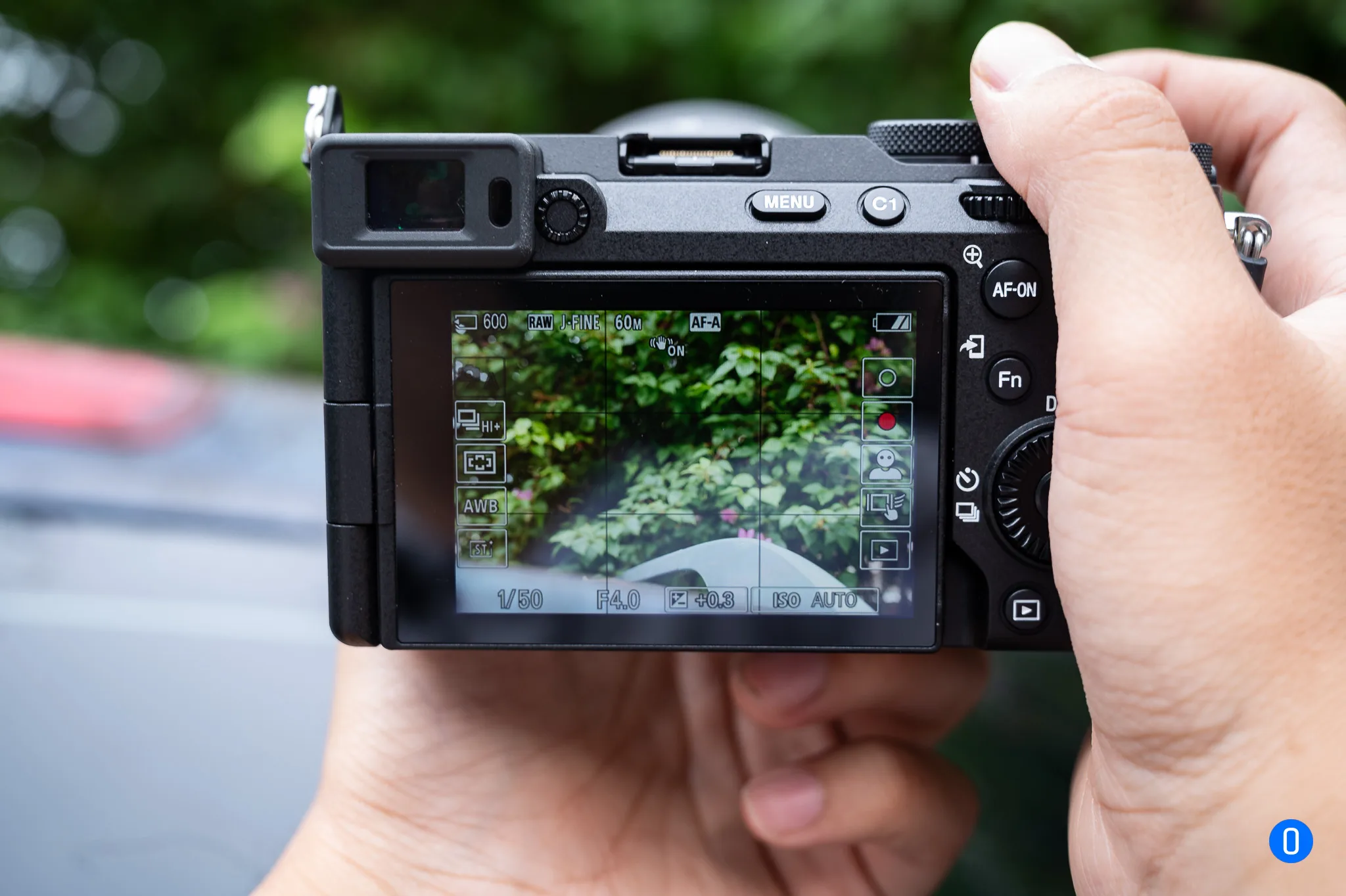 Trên tay Sony a7C R 13