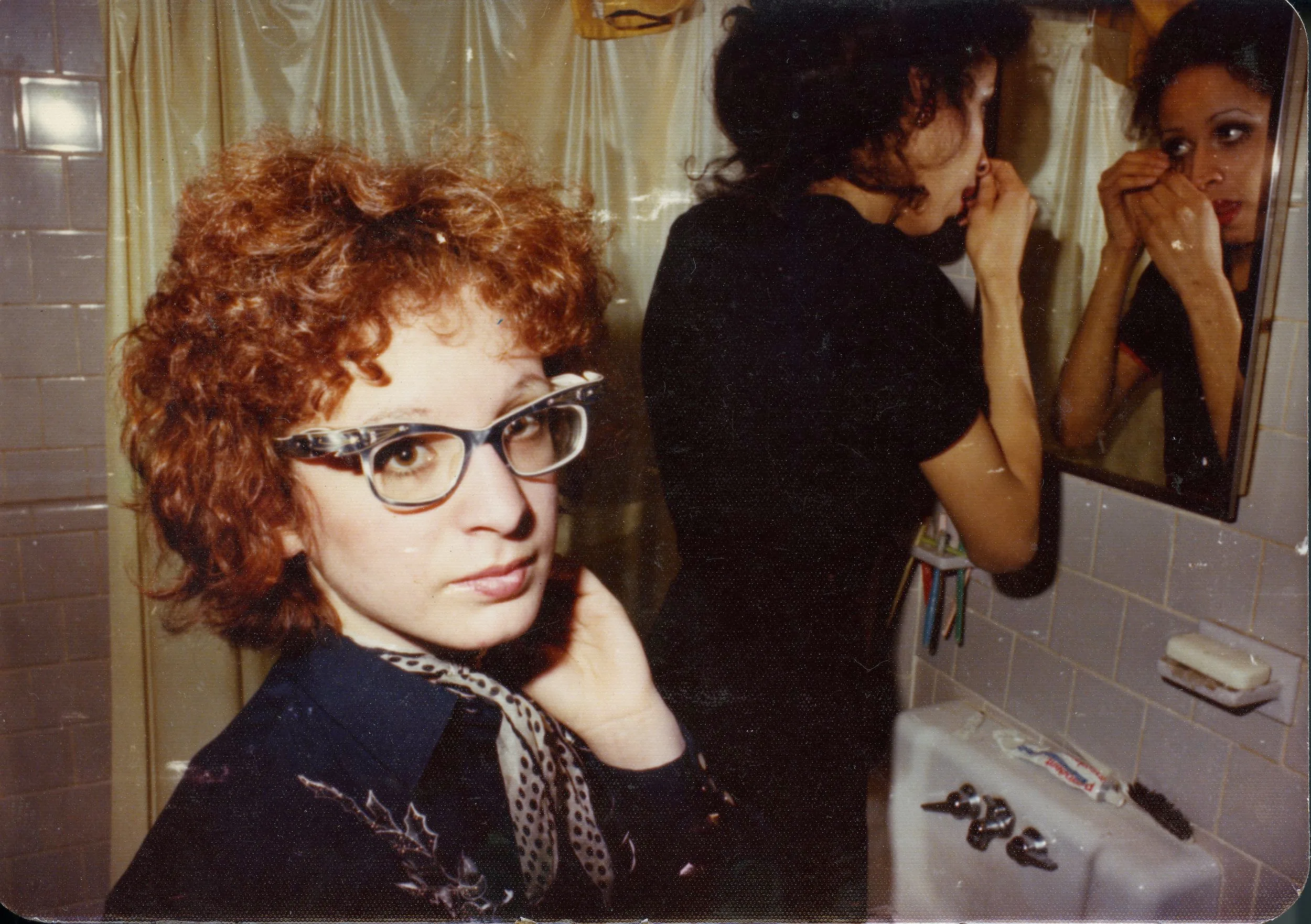 Nan in the bathroom with roommate Boston Photo courtesy of Nan Goldin copy