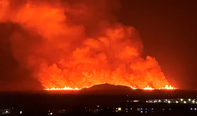 Hình ảnh núi lửa phun trào tại Reykjanes Iceland ONTOP11