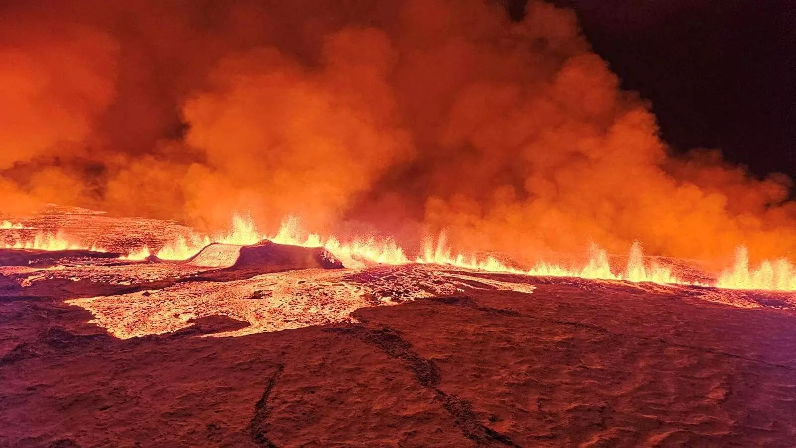 Hình ảnh núi lửa phun trào tại Reykjanes Iceland ONTOP8