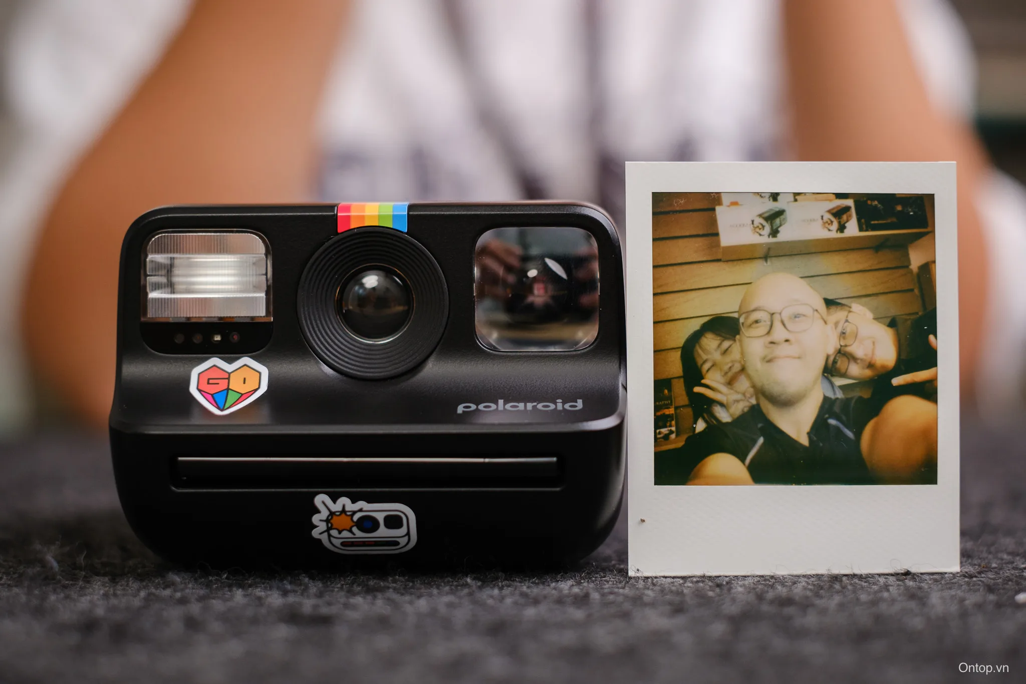Hướng dẫn lắp film Polaroid Go Gen 2 12