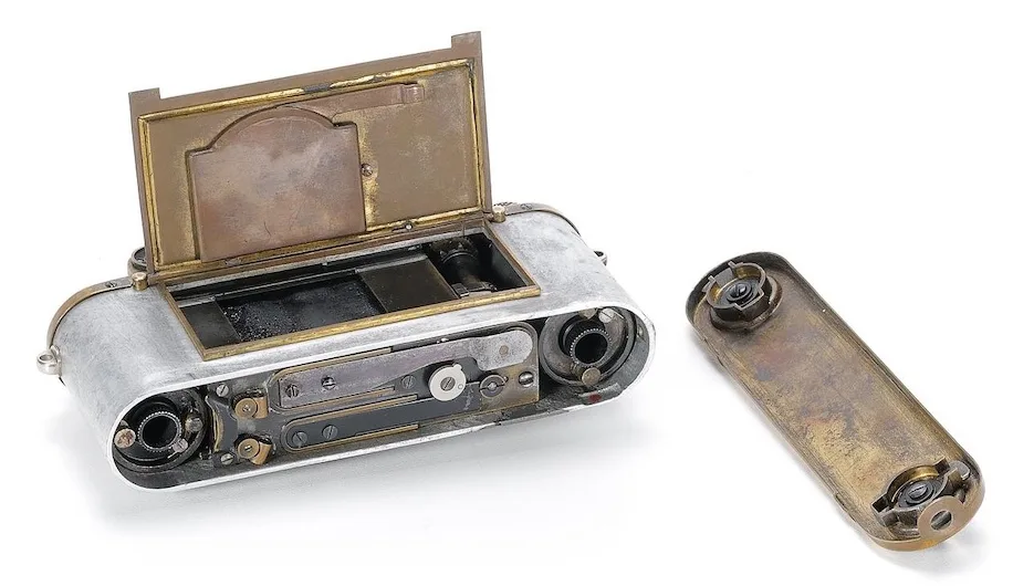 The first die cast Leica camera 2.jpg