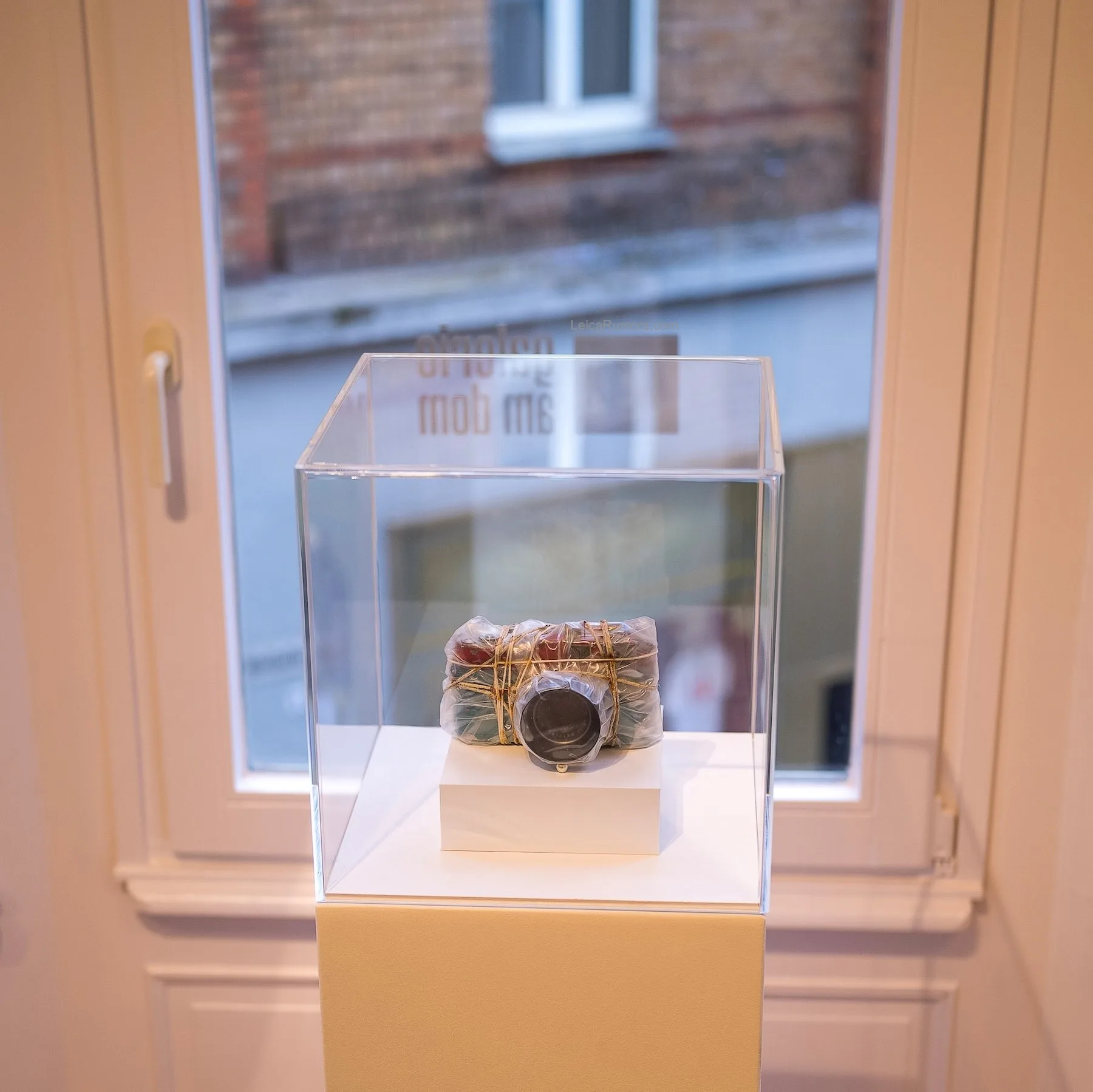 Christo Wrapped Leica camera at Wetzlar Auction 4.jpeg